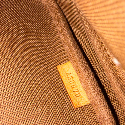 8817 LOUIS VUITTON Monogram Pochette