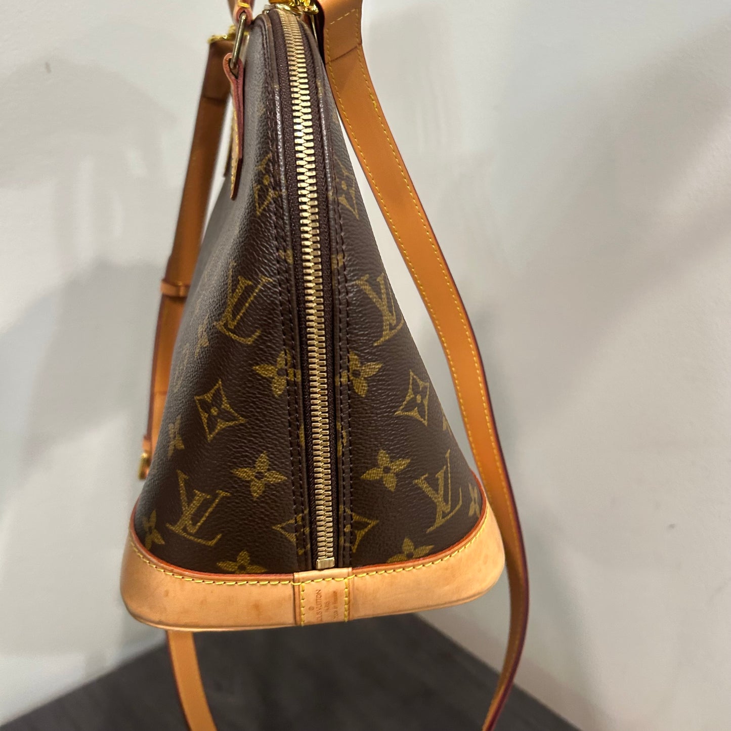 #201 LOUIS VUITTON Alma PM
