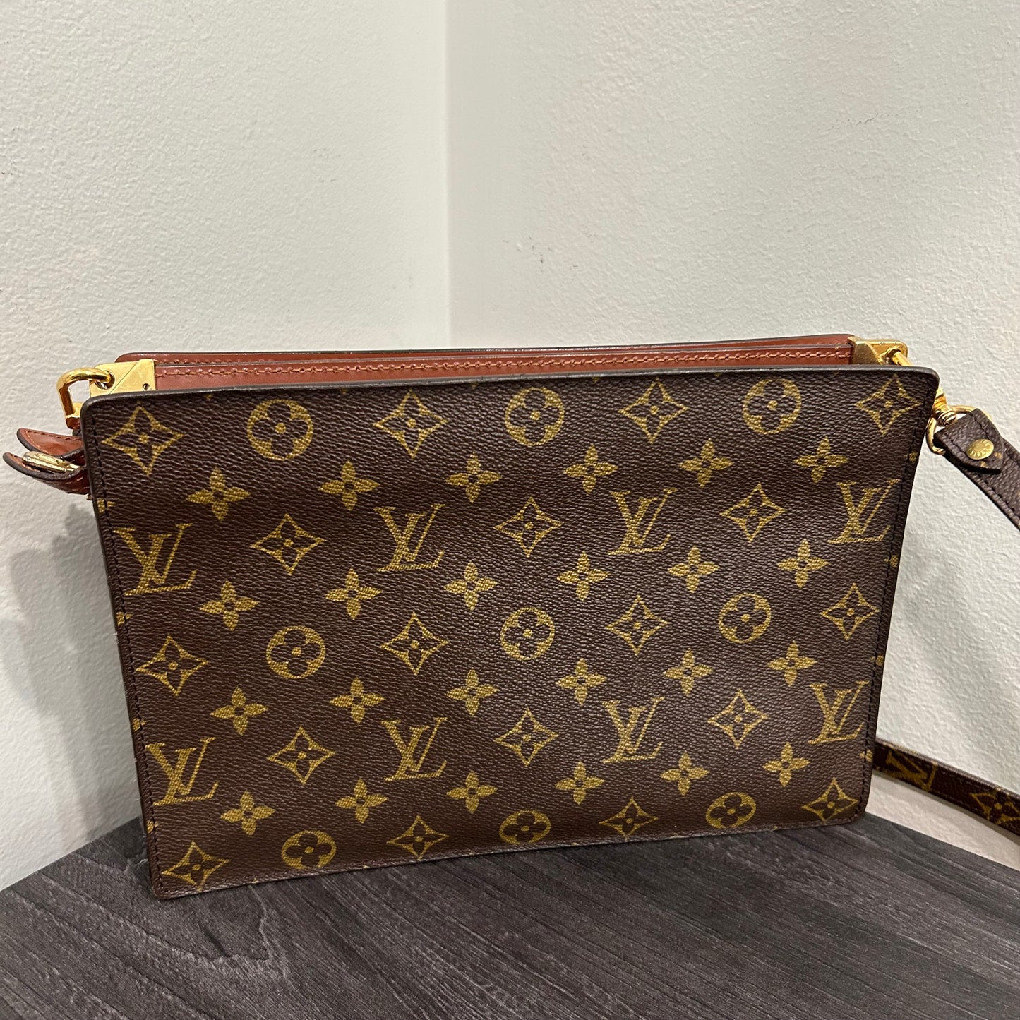 #211 RARE! LOUIS VUITTON Angian