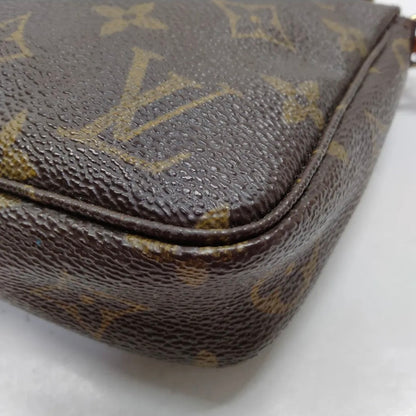 #821 LOUIS VUITTON Pouchette