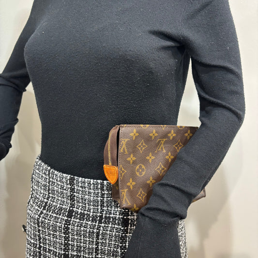 1116 LOUIS VUITTON Cosmetic Pouch