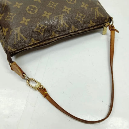 #821 LOUIS VUITTON Pouchette