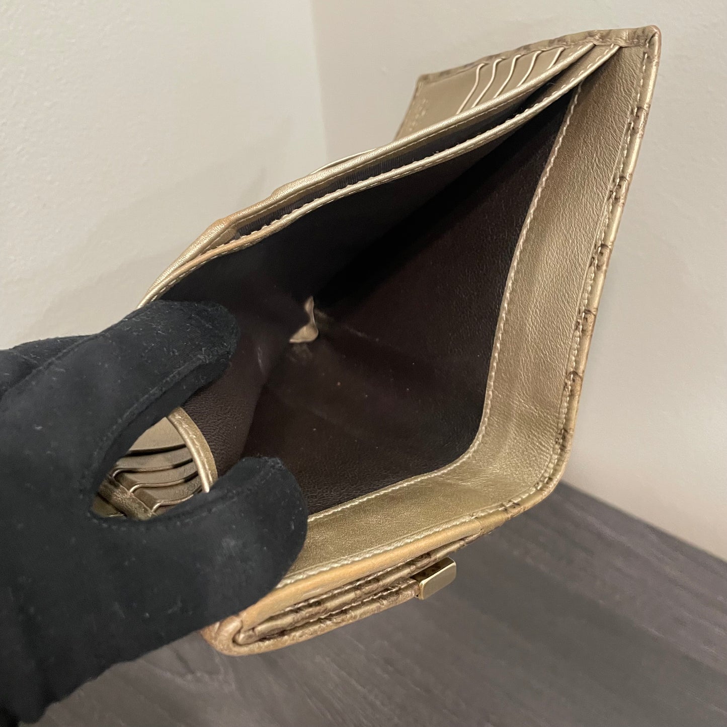 #181 GUCCI GG Leather Compact Wallet