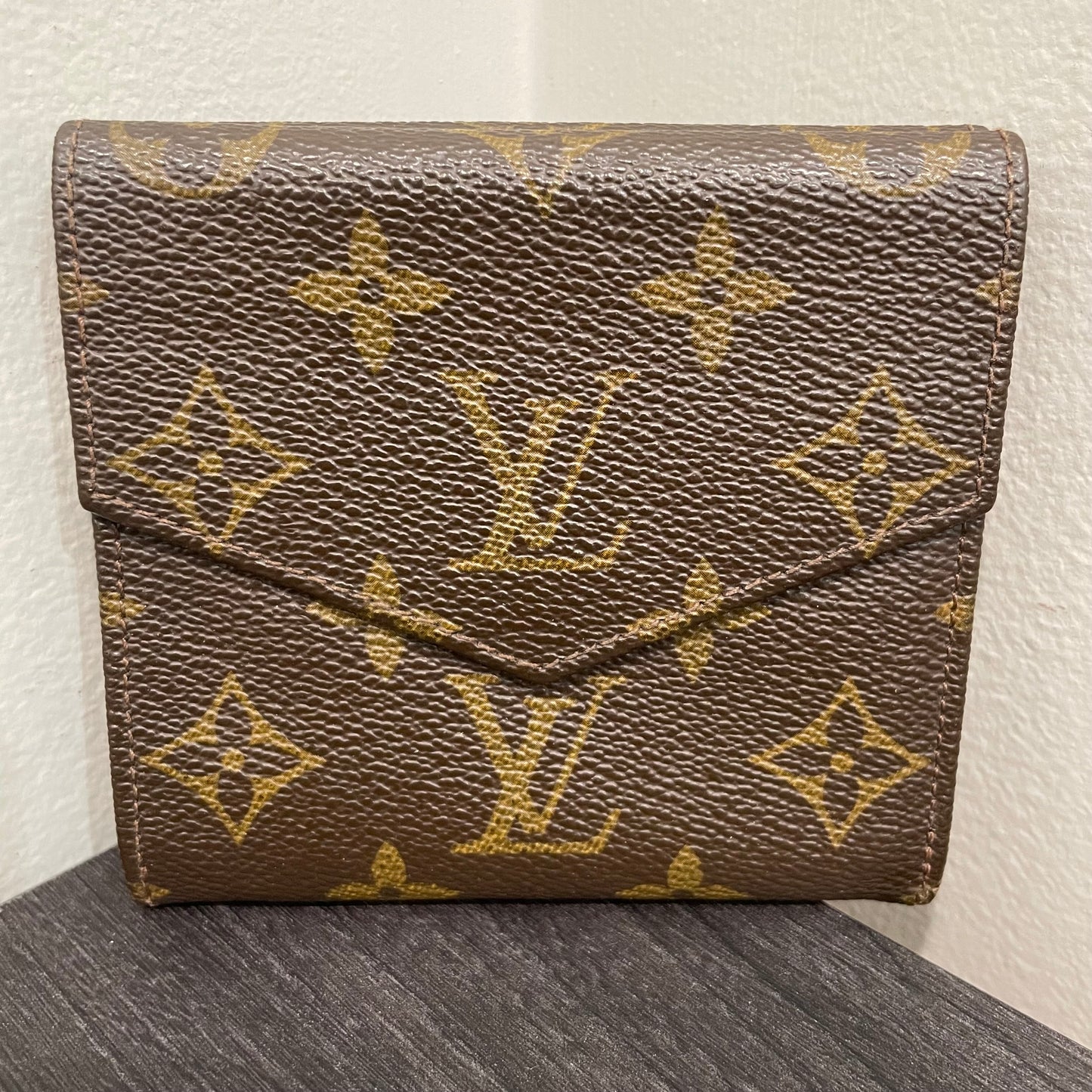 #182 LOUIS VUITTON Monogram Compact Wallet
