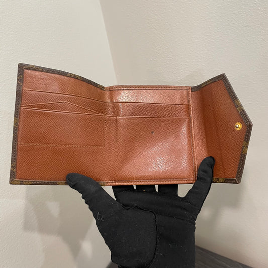 #182 LOUIS VUITTON Monogram Compact Wallet
