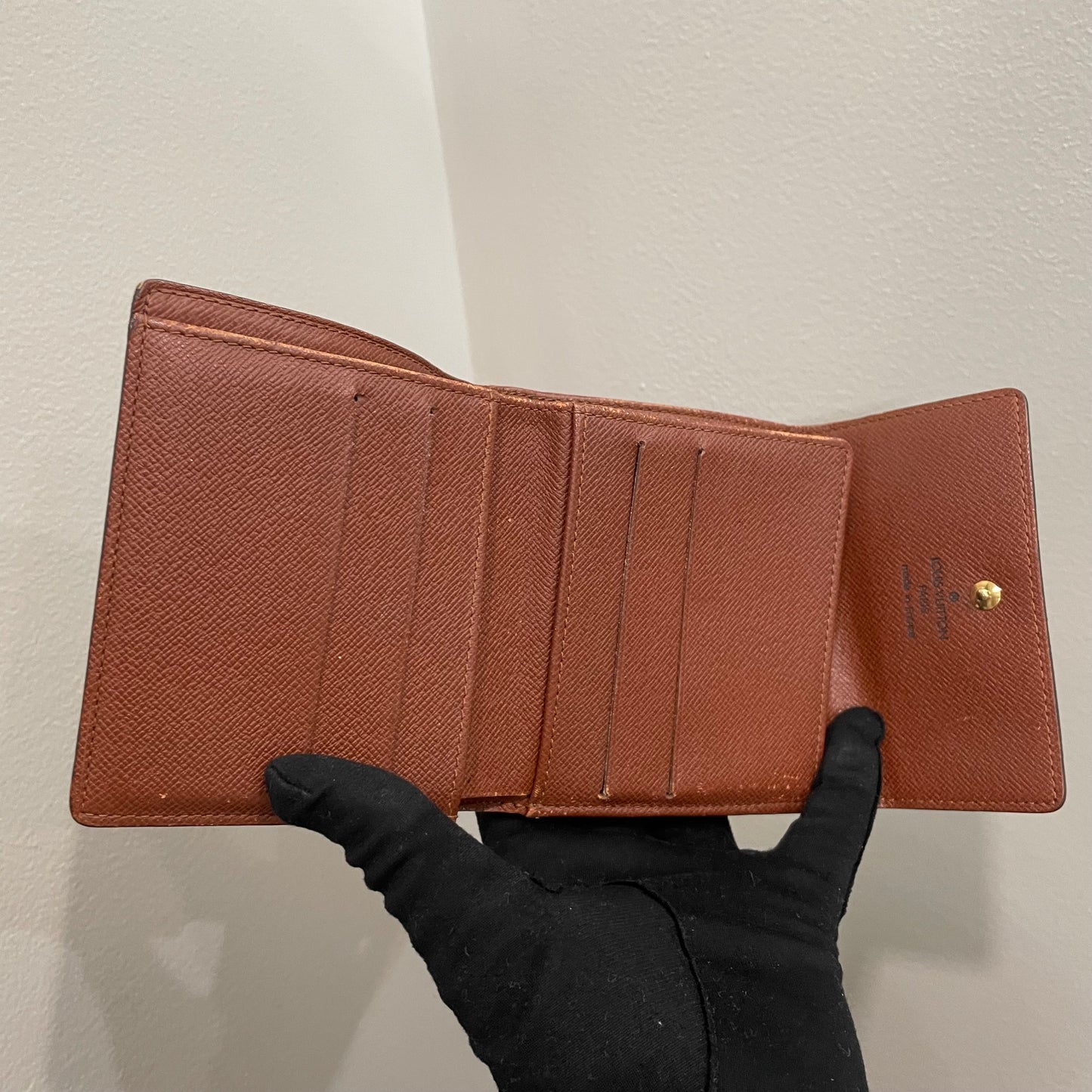 #183 LOUIS VUITTON Monogram Compact Wallet