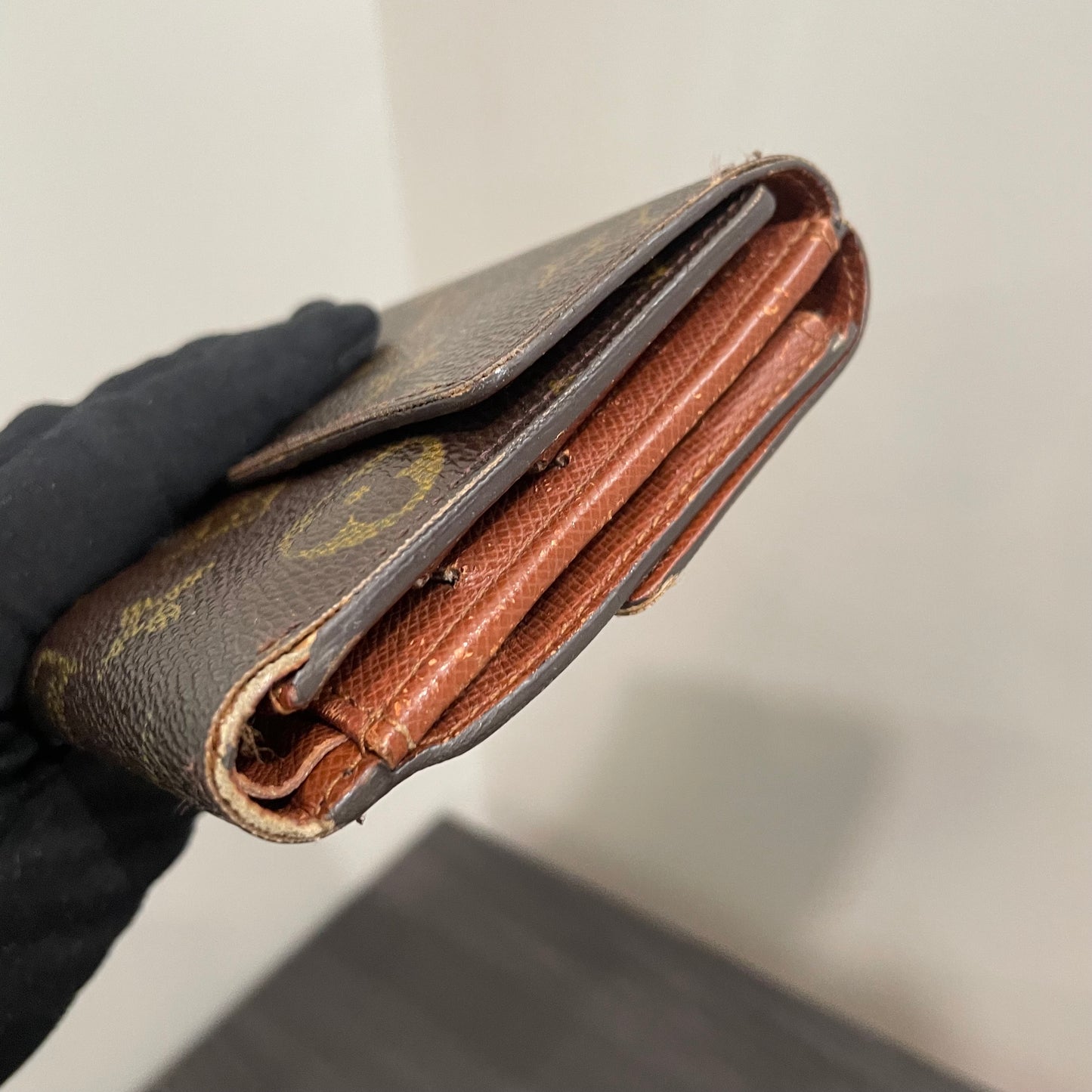 #183 LOUIS VUITTON Monogram Compact Wallet