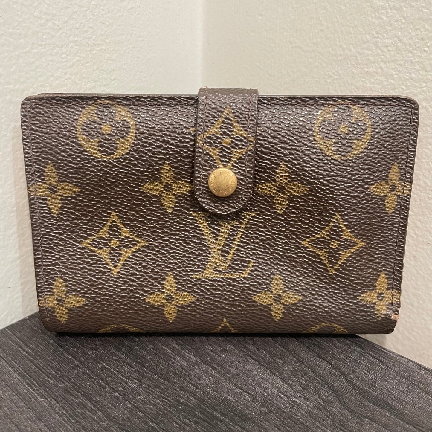 #184 LOUIS VUITTON Monogram Wallet with Kiss Clasp