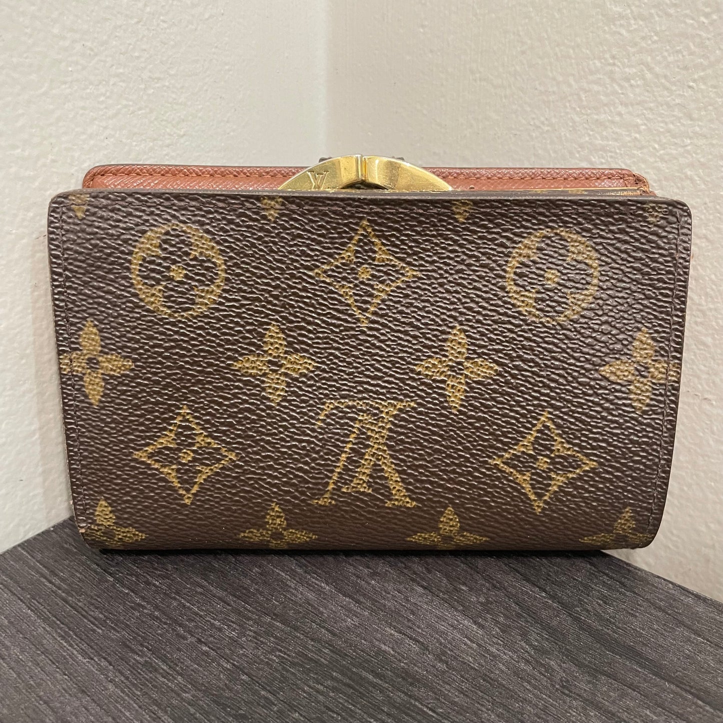 #184 LOUIS VUITTON Monogram Wallet with Kiss Clasp