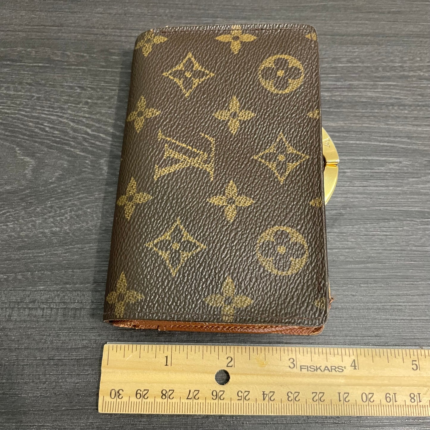 #184 LOUIS VUITTON Monogram Wallet with Kiss Clasp