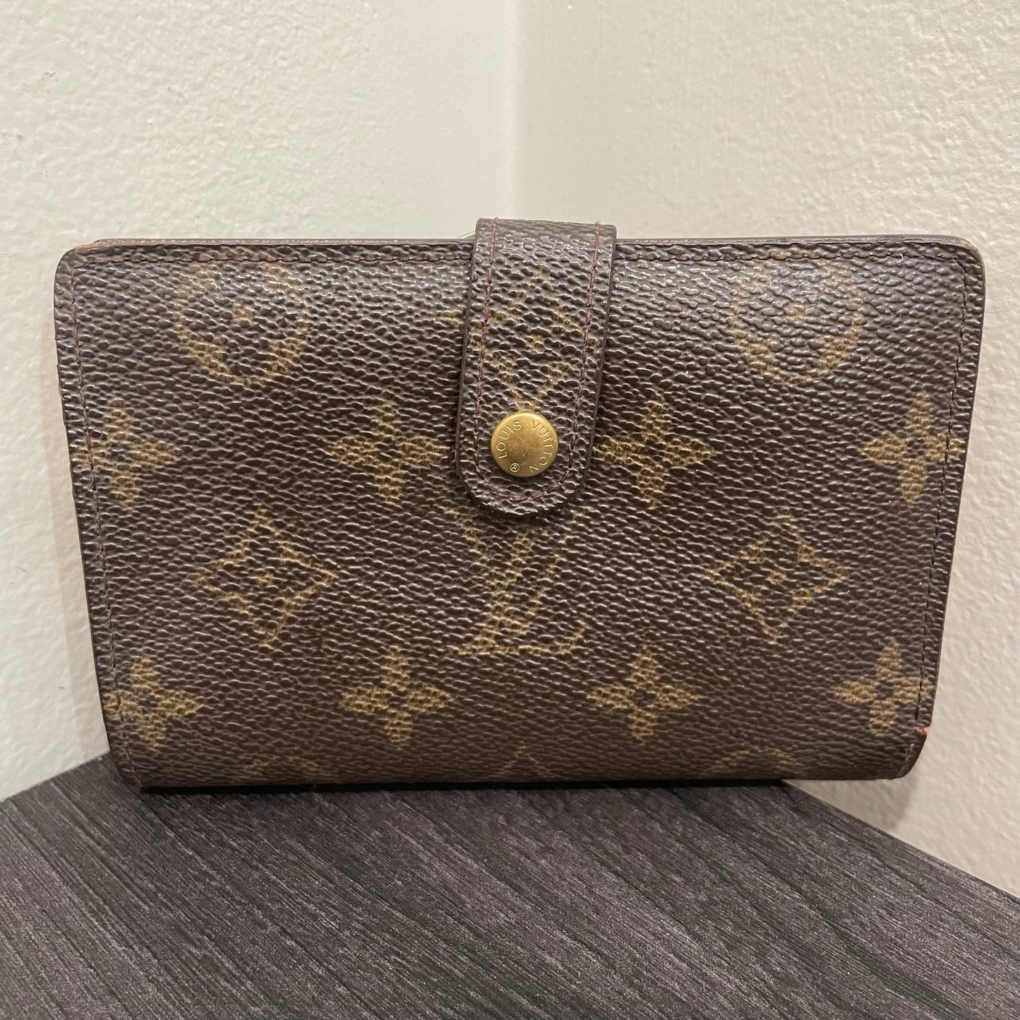 #185 LOUIS VUITTON Monogram Wallet with Kiss Clasp