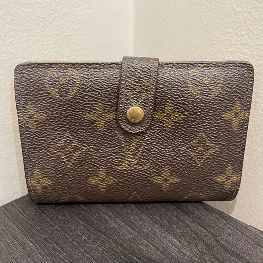 #185 LOUIS VUITTON Monogram Wallet with Kiss Clasp