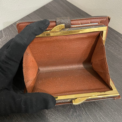 #185 LOUIS VUITTON Monogram Wallet with Kiss Clasp