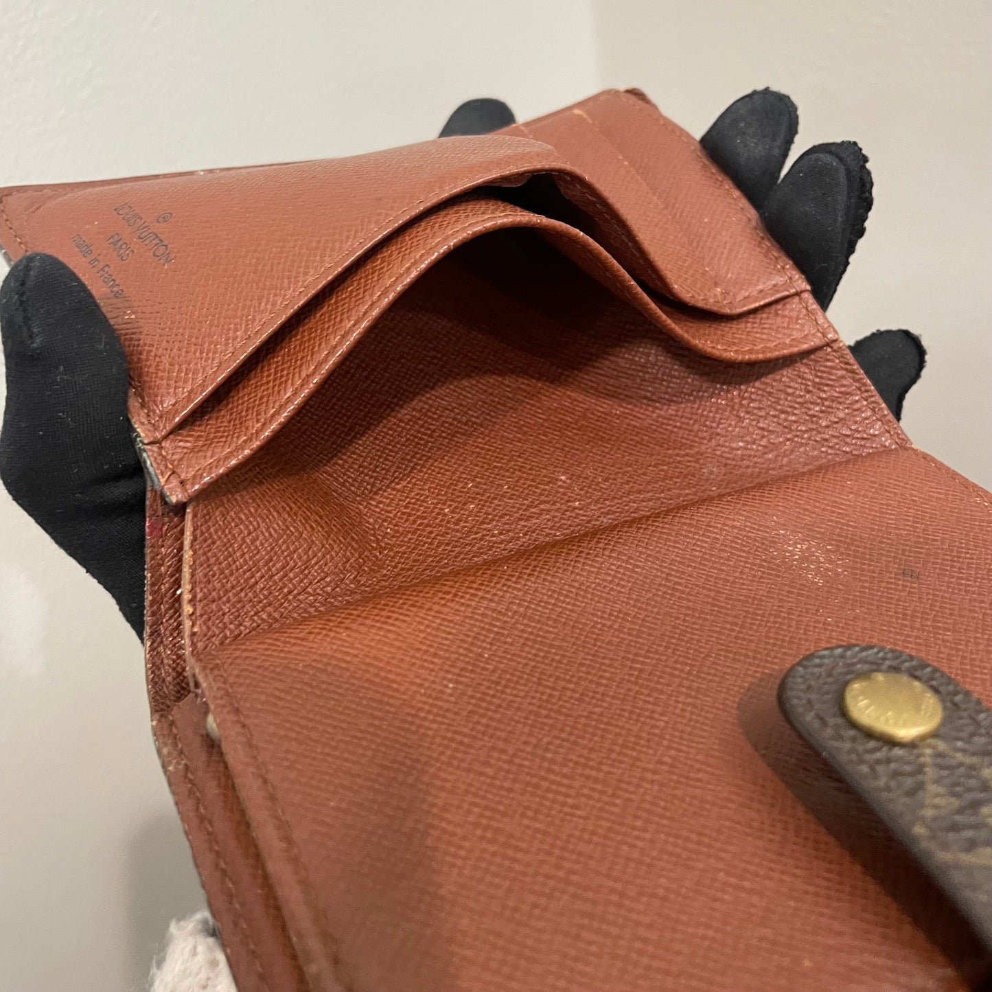 #185 LOUIS VUITTON Monogram Wallet with Kiss Clasp
