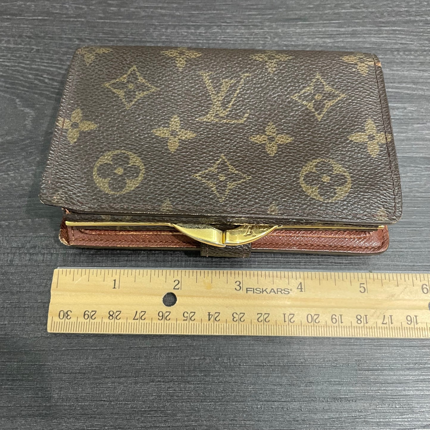 #185 LOUIS VUITTON Monogram Wallet with Kiss Clasp
