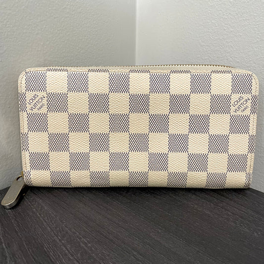 July-9 BAG DROP (Subscriber Price $150) Louis Vuitton Damier Azur Zippy Wallet