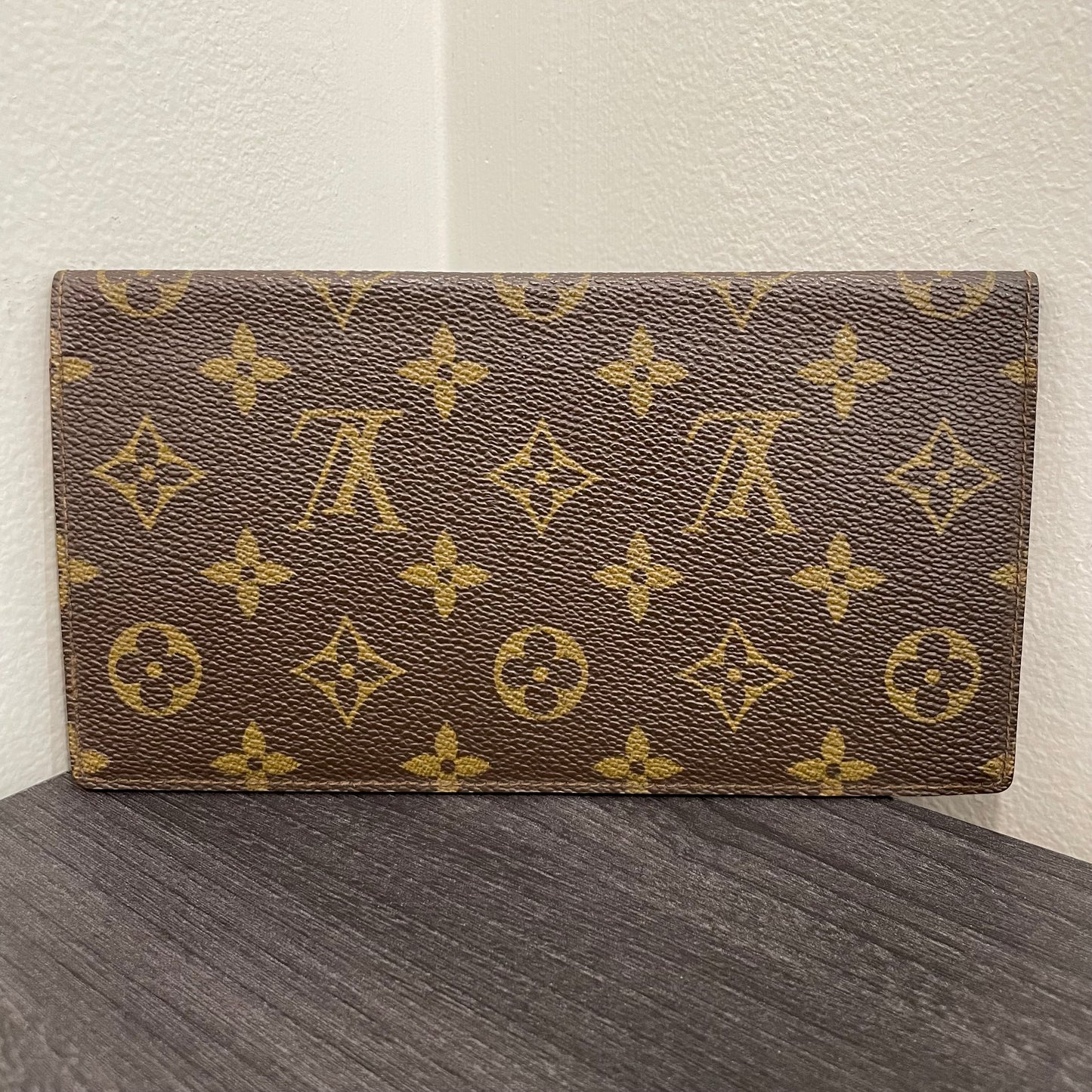 #200 LOUIS VUITTON Monogram Checkbook Holder