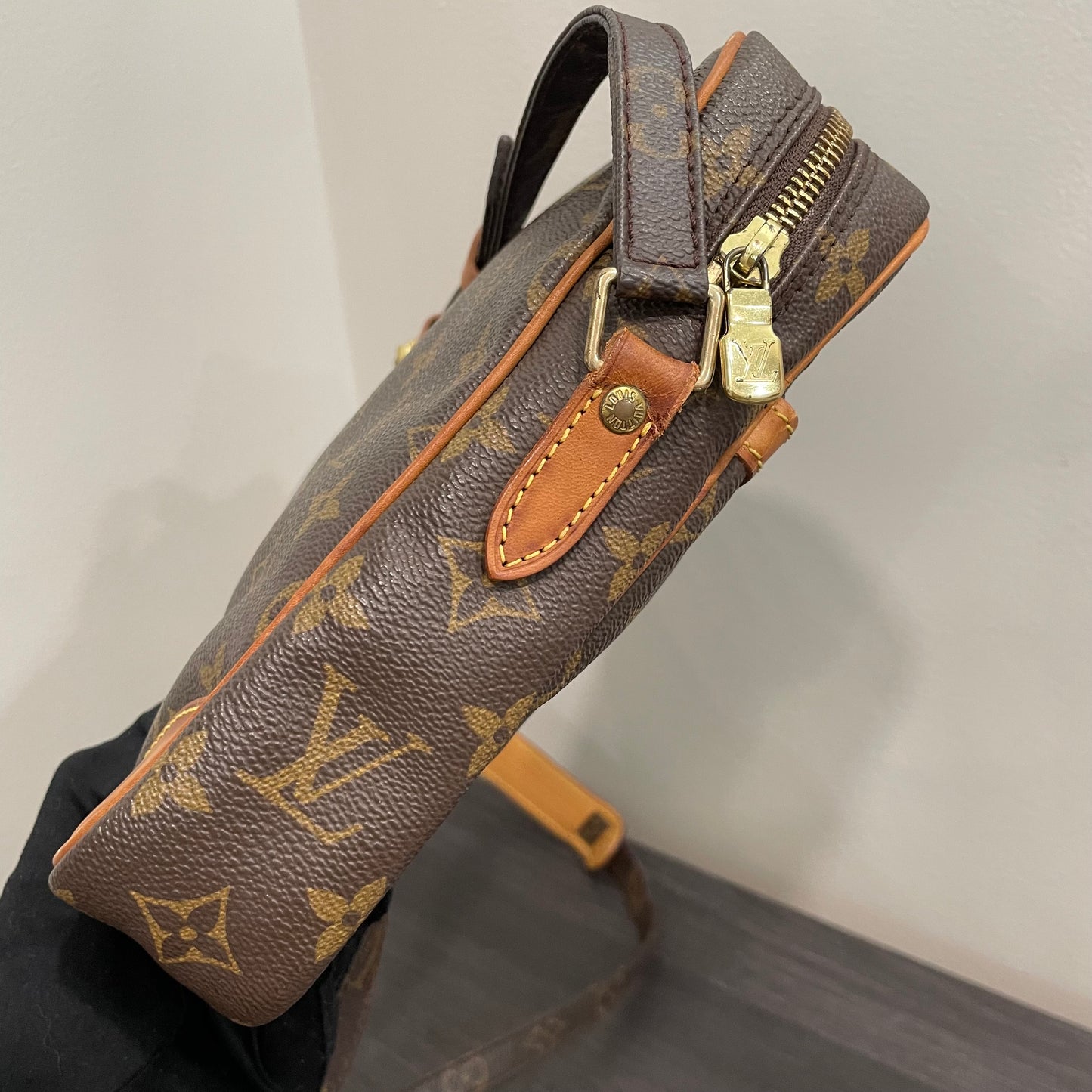 #602 LOUIS VUITTON Danube Crossbody