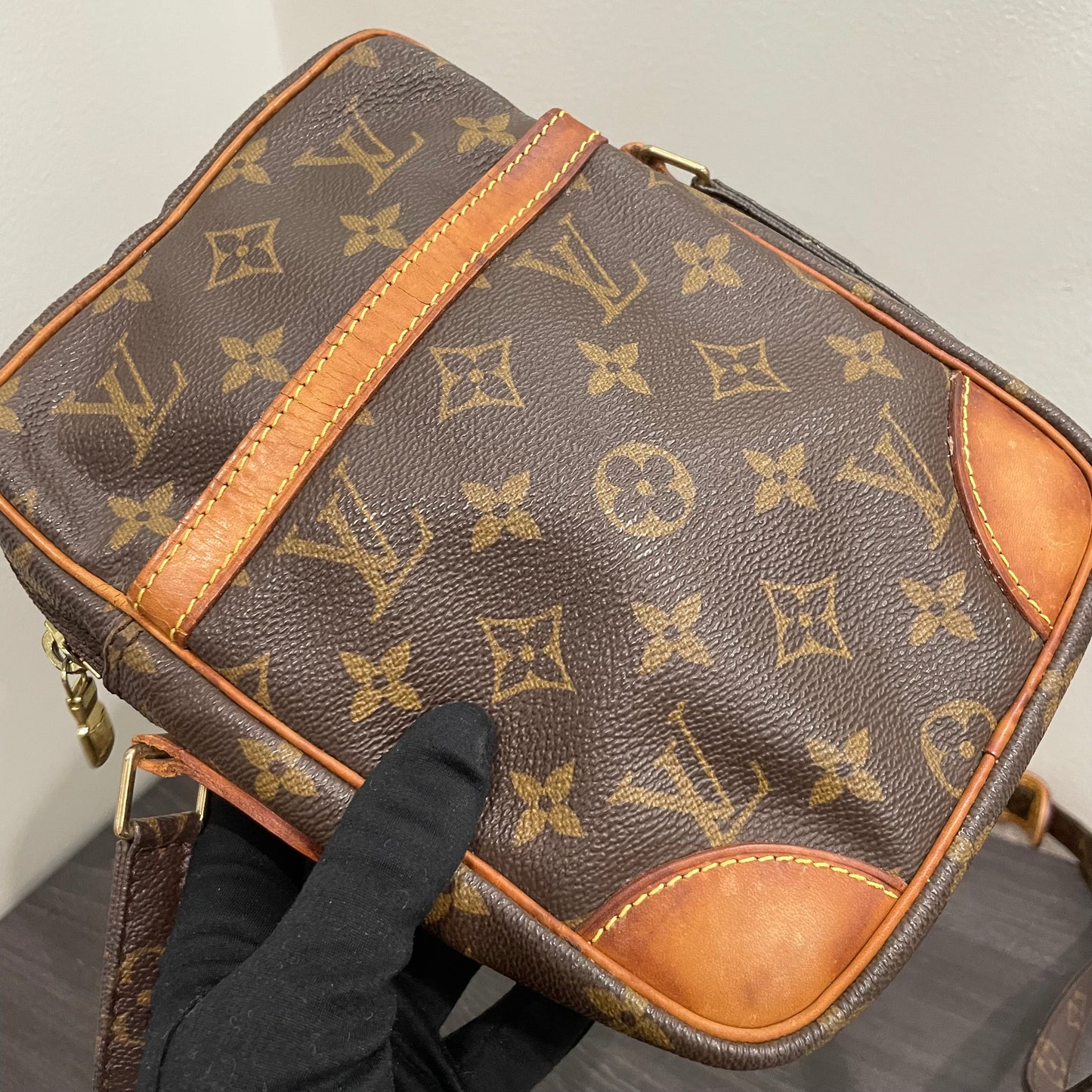 #602 LOUIS VUITTON Danube Crossbody