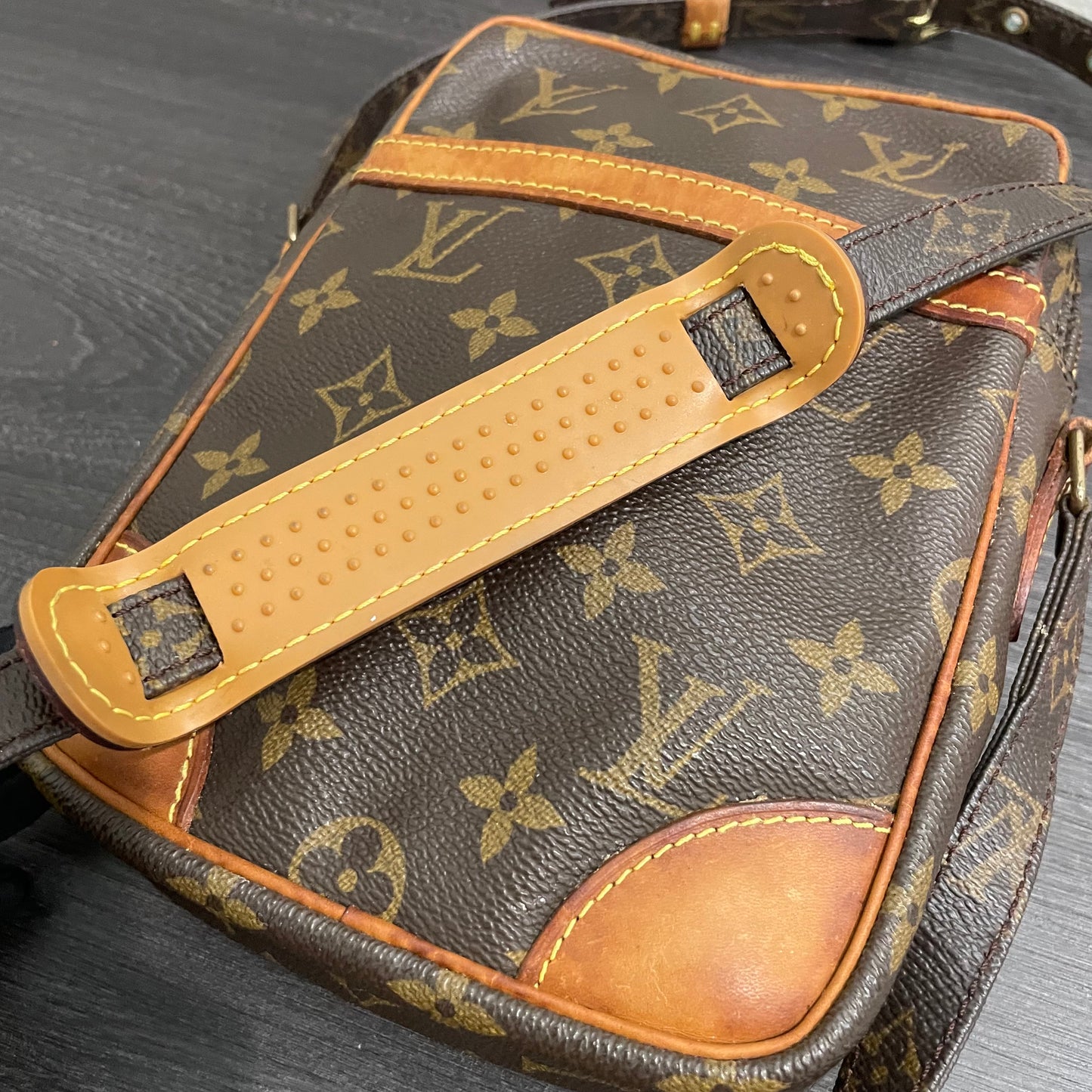 #602 LOUIS VUITTON Danube Crossbody