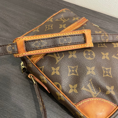 #602 LOUIS VUITTON Danube Crossbody