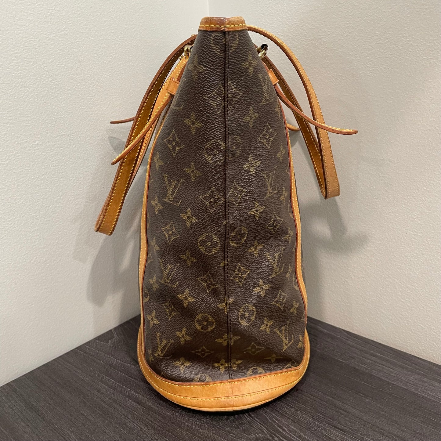 #604 LOUIS VUITTON Monogram Bucket Shoulder Bag