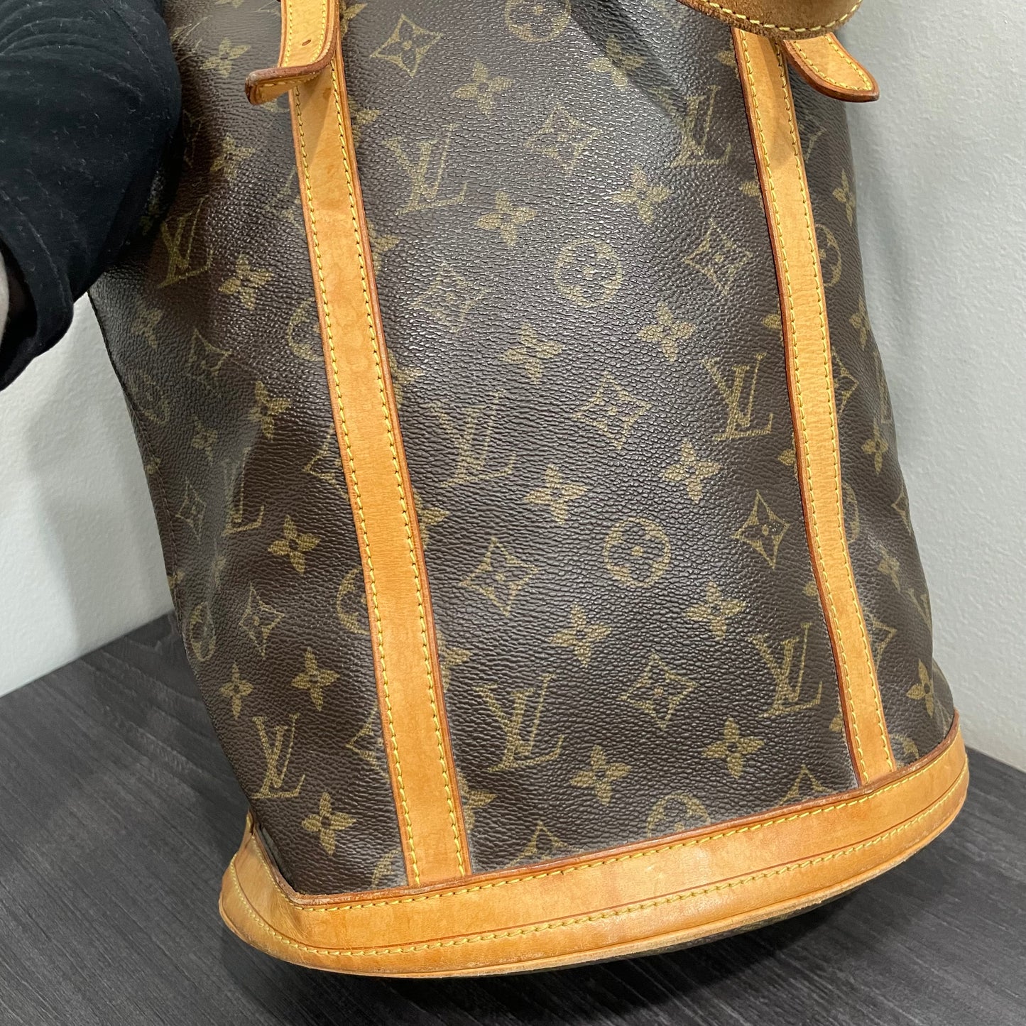 #604 LOUIS VUITTON Monogram Bucket Shoulder Bag