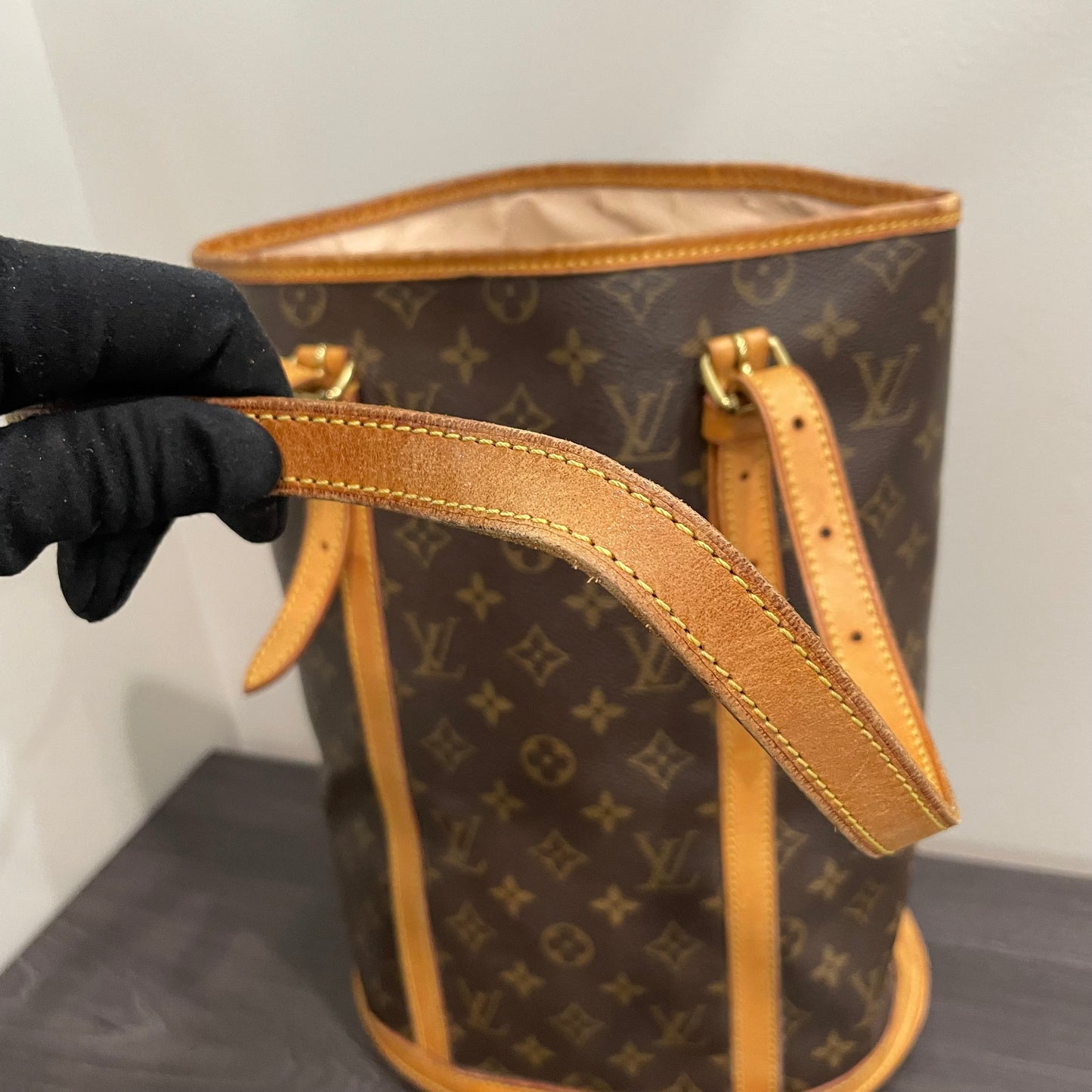 #604 LOUIS VUITTON Monogram Bucket Shoulder Bag