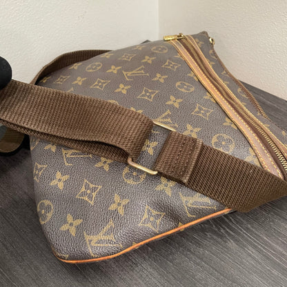 #606 LOUIS VUITTON Monogram Bosphore Crossbody