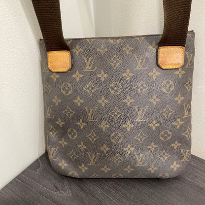 #606 LOUIS VUITTON Monogram Bosphore Crossbody