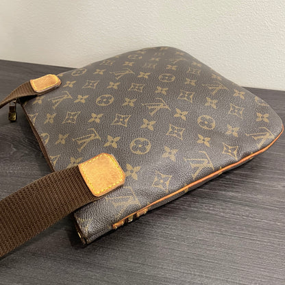 #606 LOUIS VUITTON Monogram Bosphore Crossbody