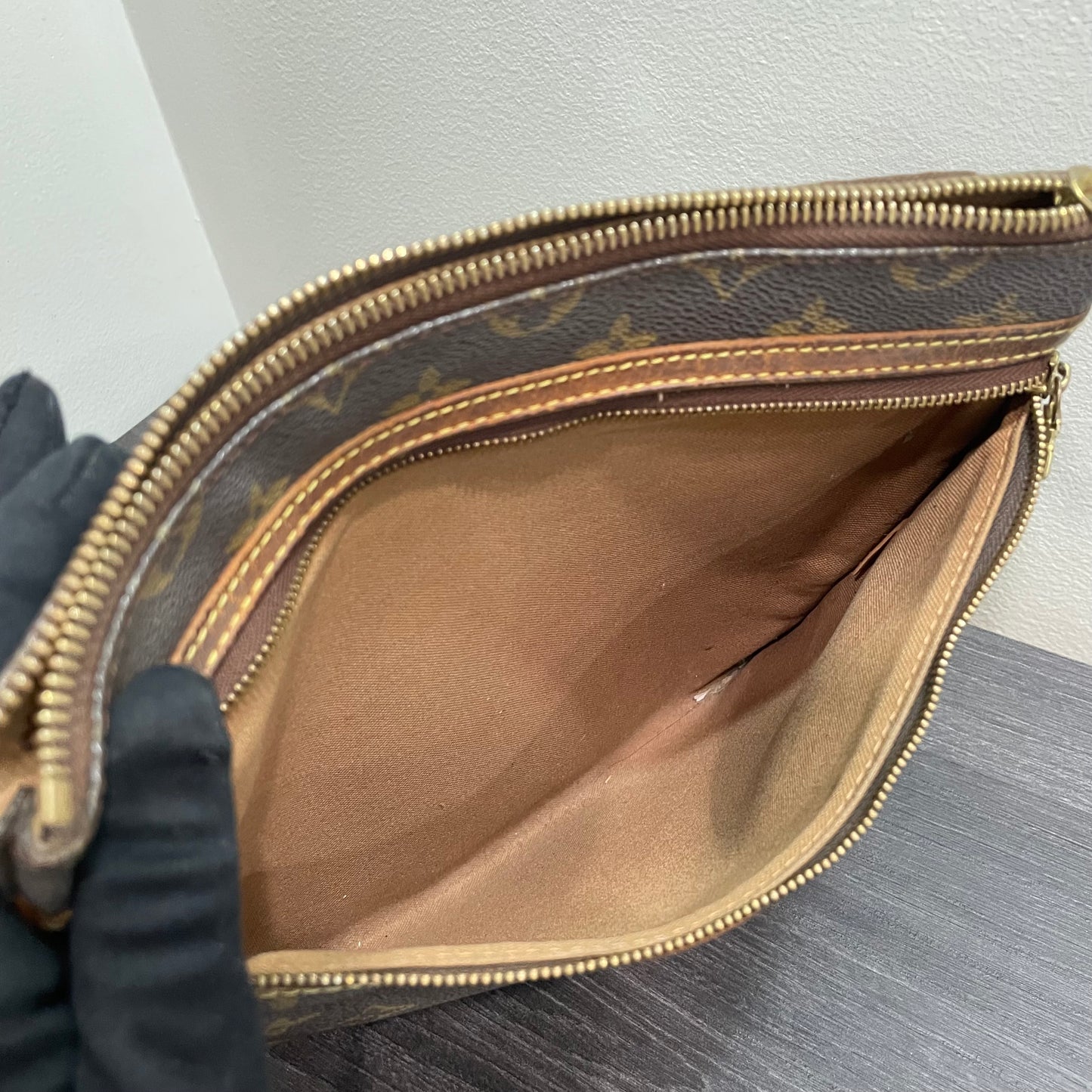 #606 LOUIS VUITTON Monogram Bosphore Crossbody