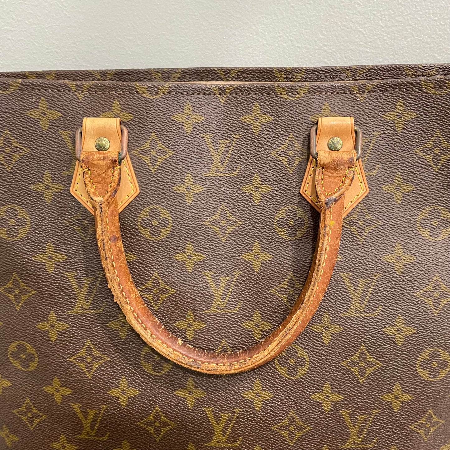 #608 LOUIS VUITTON Monogram Sac Plat