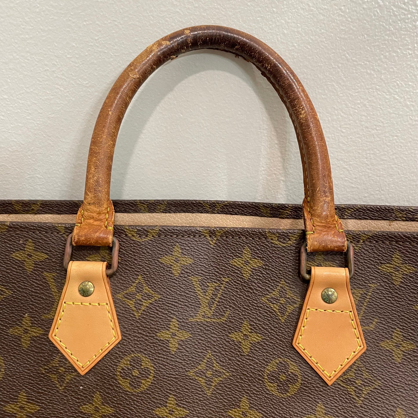 #608 LOUIS VUITTON Monogram Sac Plat