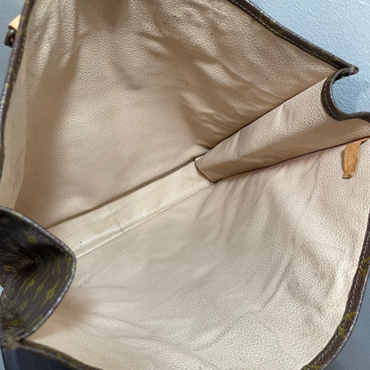 #608 LOUIS VUITTON Monogram Sac Plat