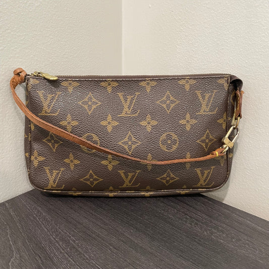 #701 LOUIS VUITTON Pochette