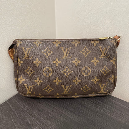 #701 LOUIS VUITTON Pochette