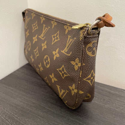 #701 LOUIS VUITTON Pochette