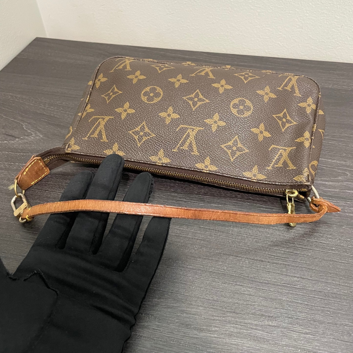 #701 LOUIS VUITTON Pochette