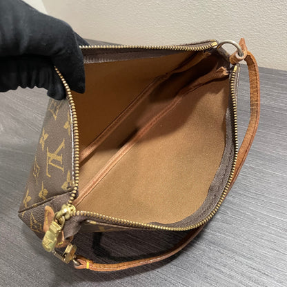 #701 LOUIS VUITTON Pochette