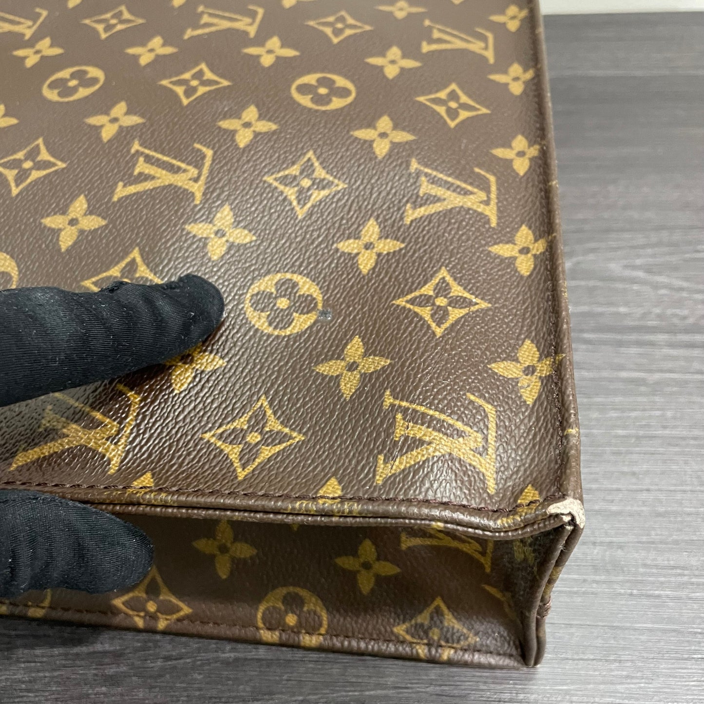 #706 LOUIS VUITTON Sac Plat