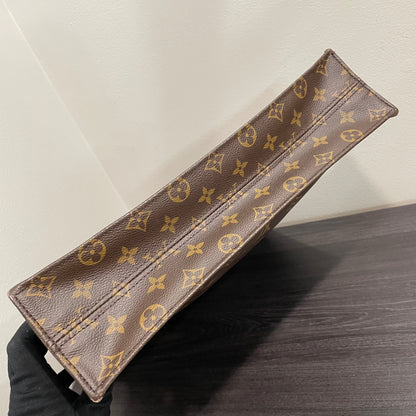 #706 LOUIS VUITTON Sac Plat