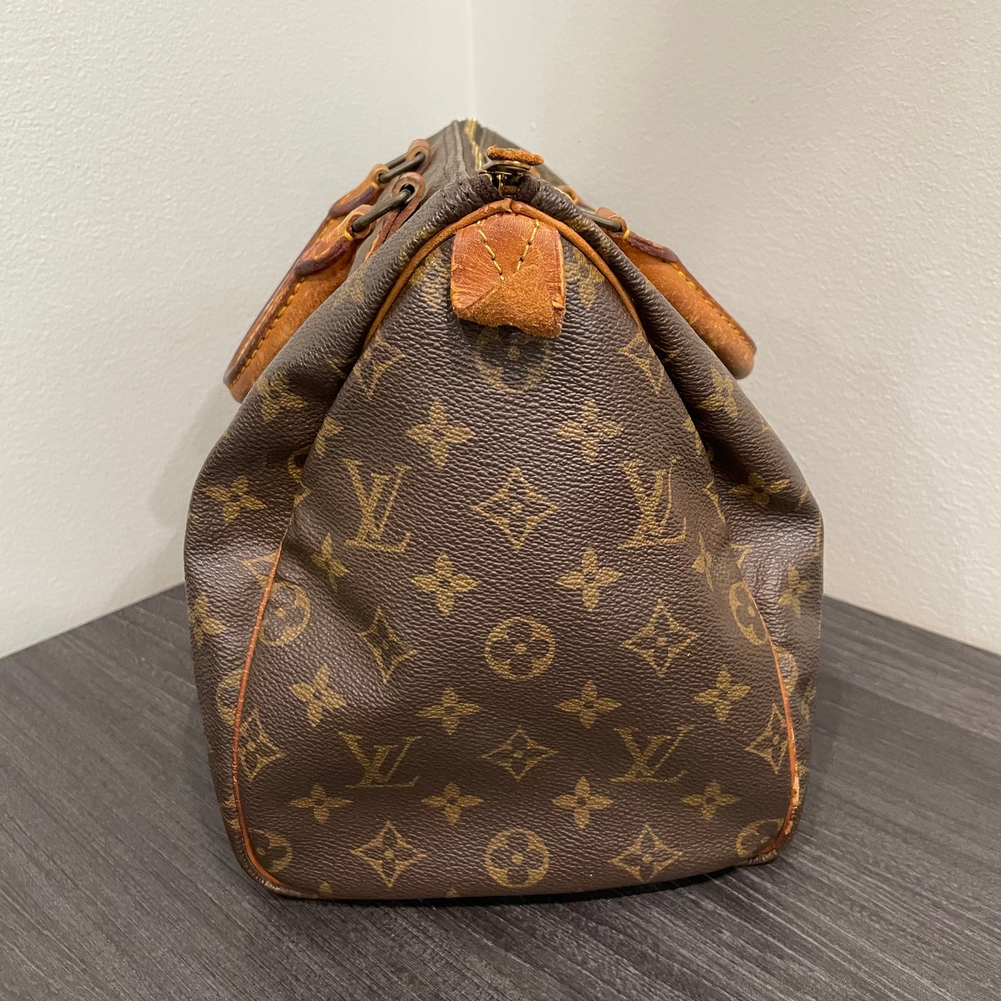 #708 LOUIS VUITTON Speedy 30