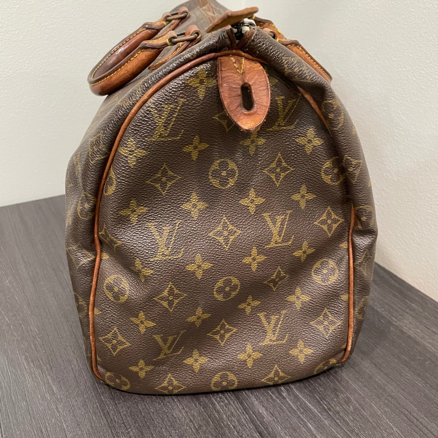 #710 LOUIS VUITTON Speedy 40