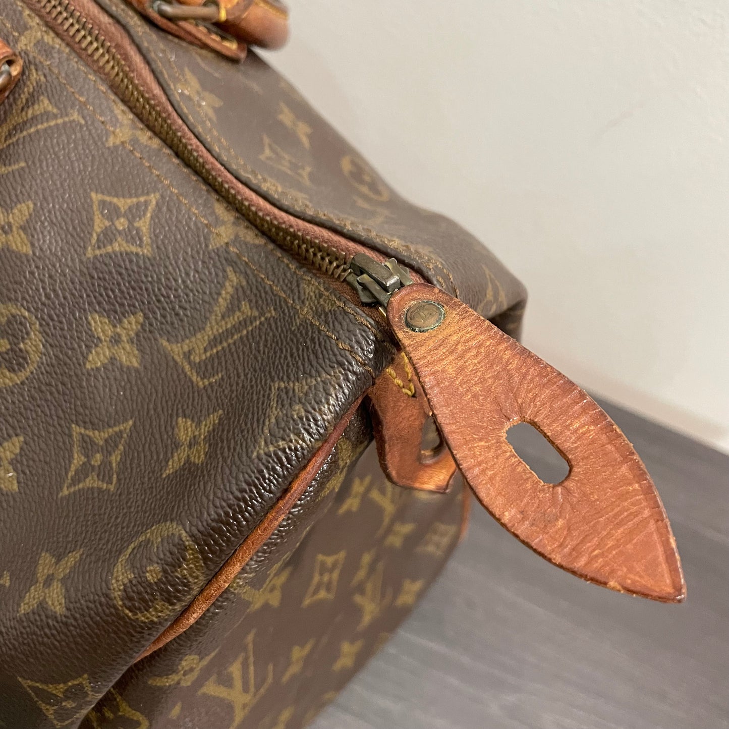 #710 LOUIS VUITTON Speedy 40