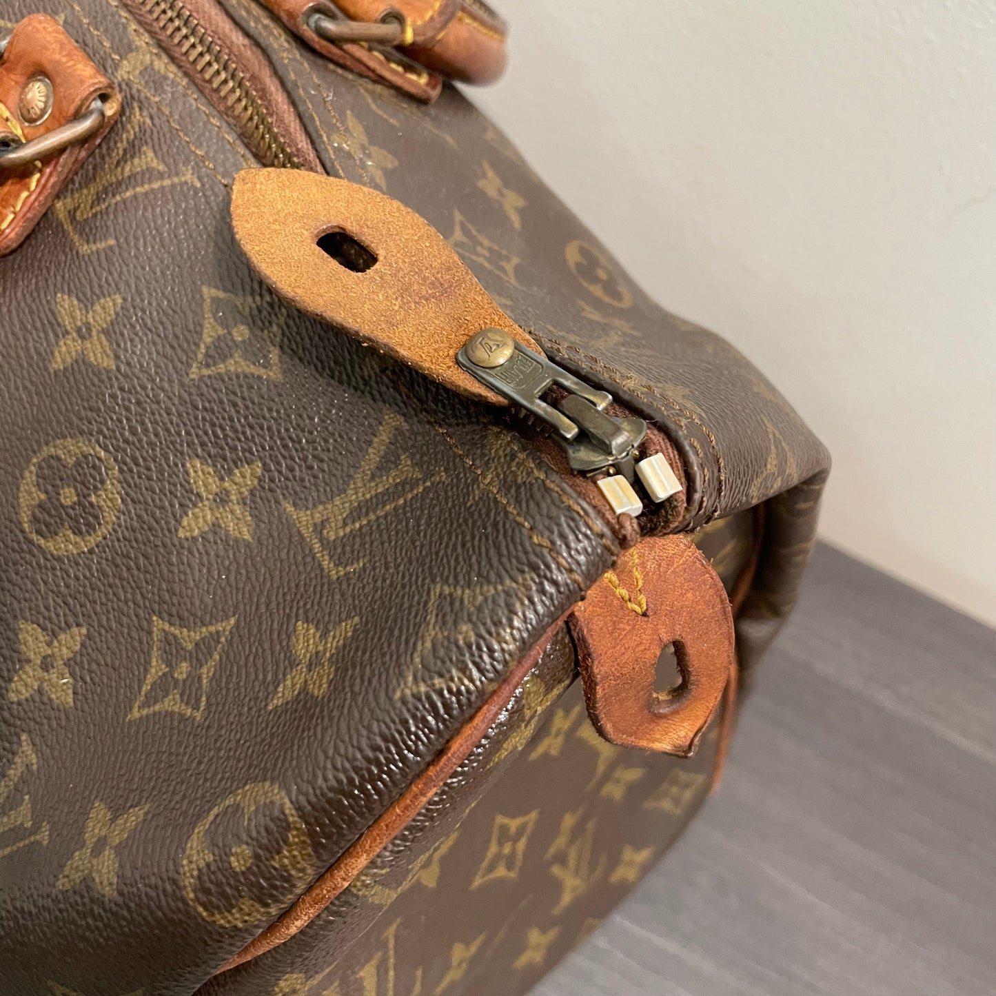 #710 LOUIS VUITTON Speedy 40