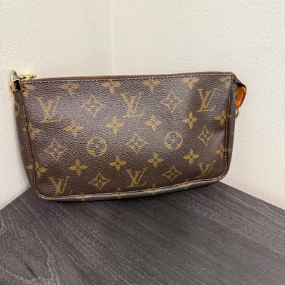 #1011 LOUIS VUITTON Monogram Pochette