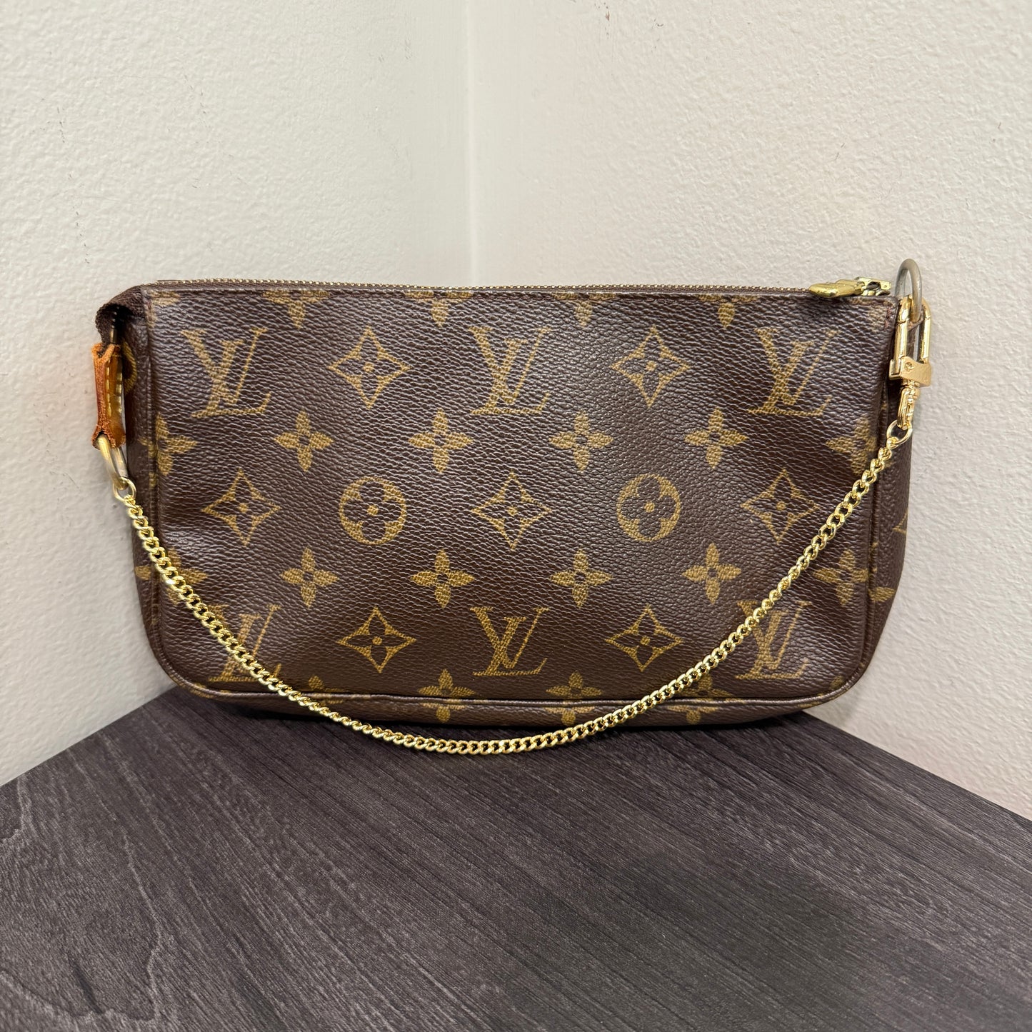 #1012 LOUIS VUITTON Monogram Pochette