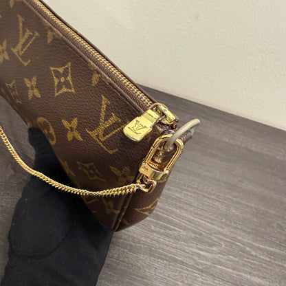 #1012 LOUIS VUITTON Monogram Pochette