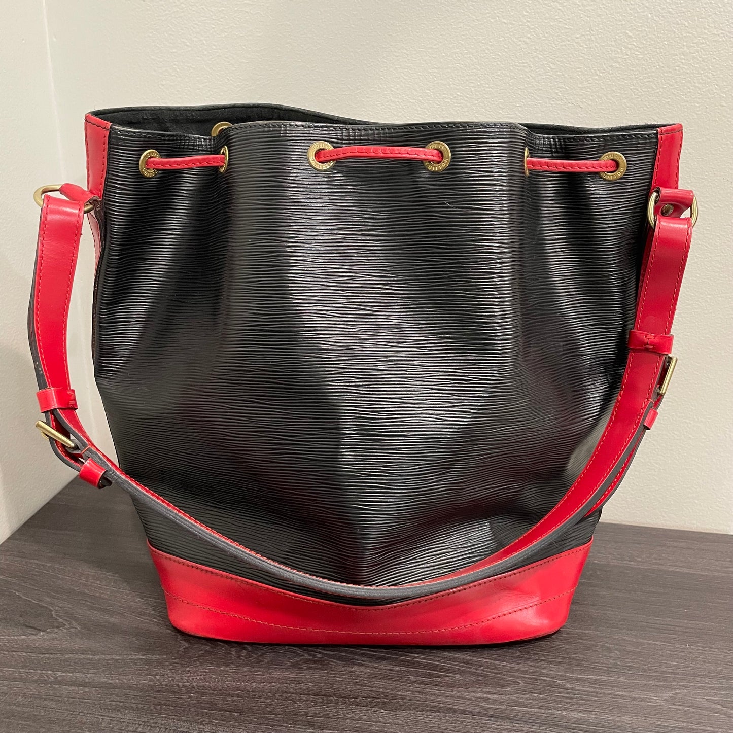 #711 LOUIS VUITTON Epi Noé GM